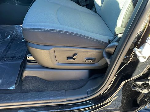 Used 2024 RAM 2500 Big Horn w/ Bed Utility Group image 17