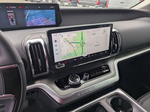 New 2025 Ford Expedition Max Platinum w/ Driver's Package image 19