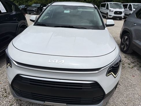 Used 2025 Kia Niro LX FWD image 5