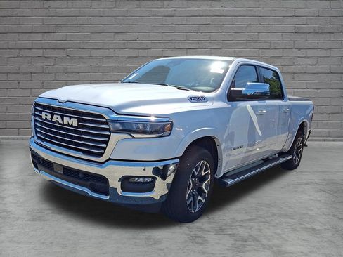 Used 2025 RAM 1500 Laramie w/ Advanced Safety Group II AWD/4WD image 4