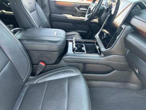 Certified 2025 GMC Yukon XL Denali AWD/4WD image 12