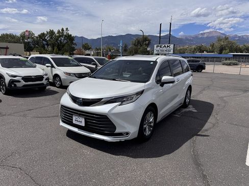 Used 2022 Toyota Sienna Limited AWD/4WD image 3