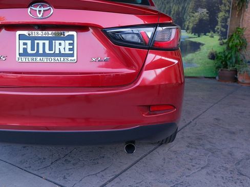 Used 2019 Toyota Yaris XLE image 40