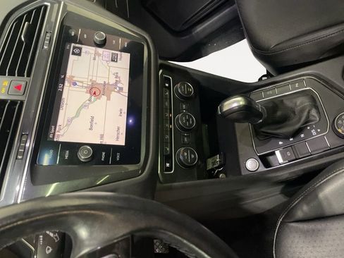 Used 2019 Volkswagen Tiguan SEL image 25