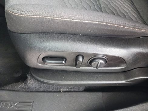 Used 2020 Chevrolet Equinox LT image 30