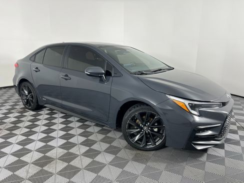 Used 2023 Toyota Corolla SE image 2