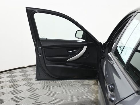 Used 2018 BMW 320i xDrive Sedan w/ Convenience Package image 29