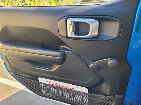 Used 2021 Jeep Gladiator Sport image 14