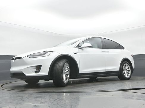 Used 2018 Tesla Model X 100D image 29