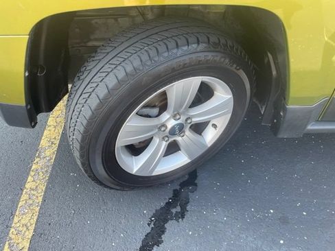 Used 2012 Jeep Patriot Latitude w/ Sun/Sound Group FWD image 17