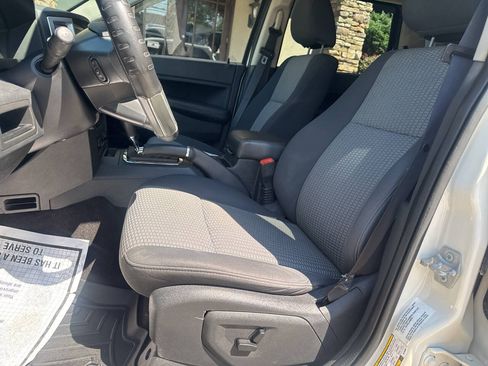 Used 2010 Jeep Grand Cherokee Laredo AWD/4WD image 7
