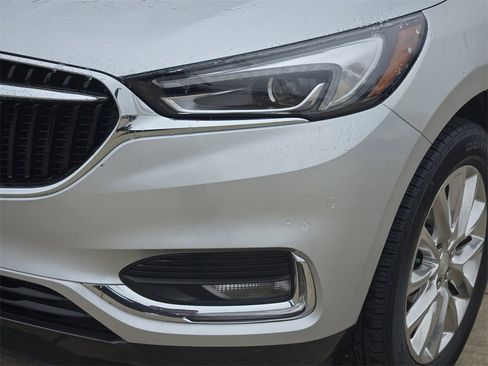 Used 2020 Buick Enclave Essence image 10