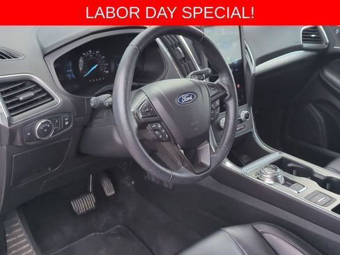 Used 2022 Ford Edge Titanium w/ Equipment Group 301A AWD/4WD image 2