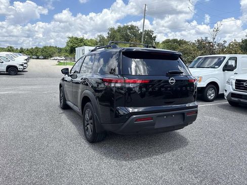 Certified 2024 Nissan Pathfinder SV w/ Black Appearance Package FWD image 6