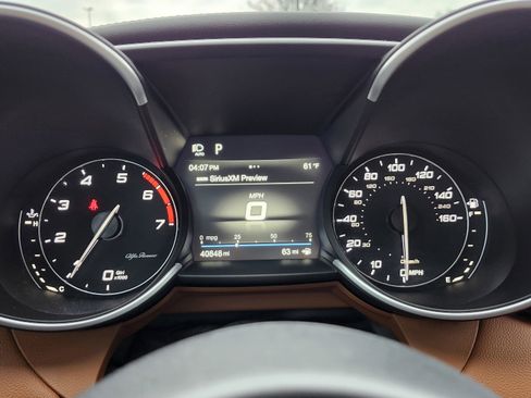 Used 2019 Alfa Romeo Giulia Ti w/ Quick Order Package 22X Lusso image 30