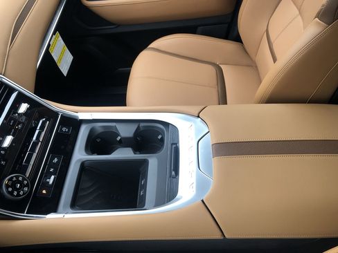 New 2026 Nissan Armada SL w/ Captain's Chari Seat Package image 27