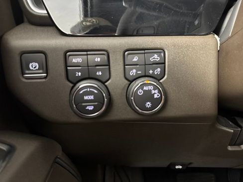 Used 2025 Chevrolet Silverado 1500 LT AWD/4WD image 19