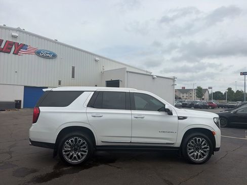 Used 2024 GMC Yukon Denali Ultimate AWD/4WD image 8