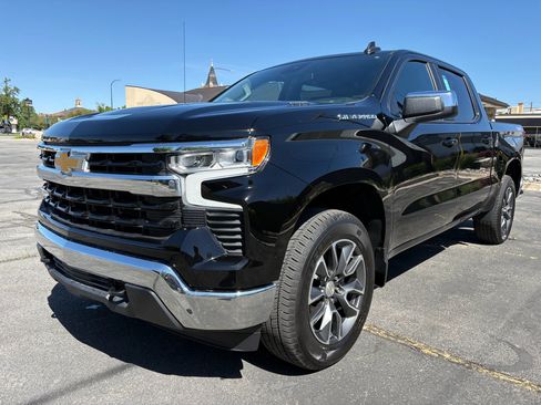 Used 2025 Chevrolet Silverado 1500 LT AWD/4WD image 9