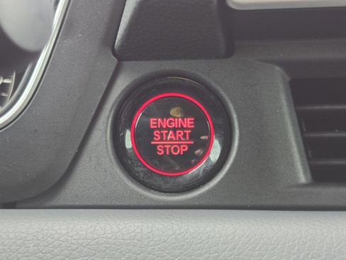 Certified 2025 Honda Pilot Touring image 17