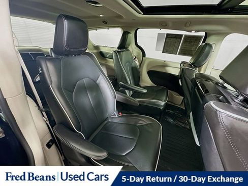 Certified 2022 Chrysler Pacifica Limited w/ Uconnect Theater Family Group image 33
