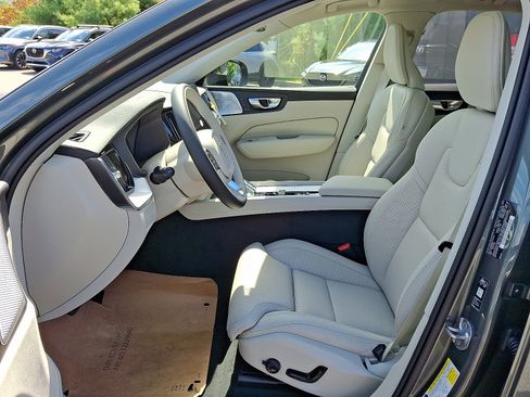 New 2026 Volvo XC60 T8 Ultra image 8