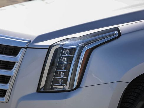 Used 2020 Cadillac Escalade Luxury image 8