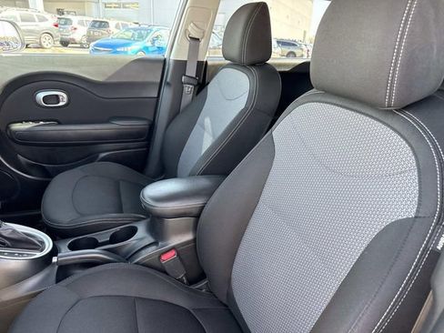 Used 2018 Kia Soul + image 13
