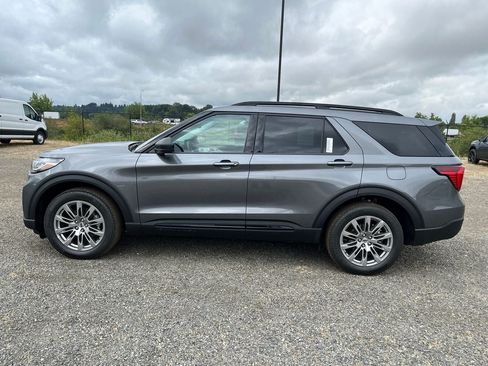 Used 2026 Ford Explorer Active w/ Active Comfort Package AWD/4WD image 3