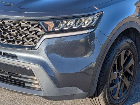 Used 2022 Kia Sorento S image 9