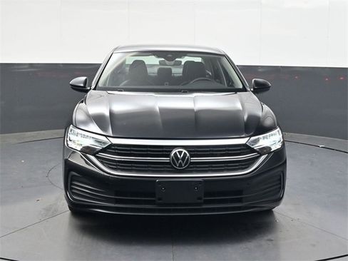 Used 2024 Volkswagen Jetta SE image 9