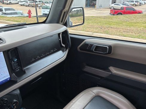 Used 2023 Ford Bronco Wildtrak image 25