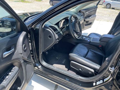 Used 2017 Chrysler 300 Limited RWD image 12