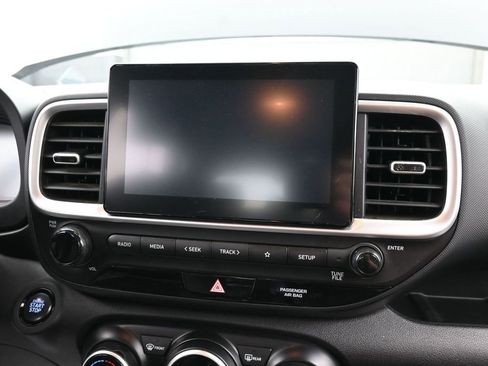 Certified 2024 Hyundai Venue SEL FWD image 20