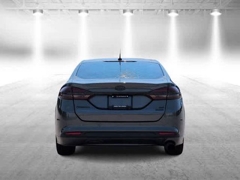 Used 2018 Ford Fusion SE w/ Fusion SE Technology Package FWD image 7