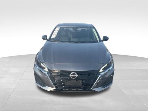 Used 2024 Nissan Altima 2.5 SV AWD/4WD image 8