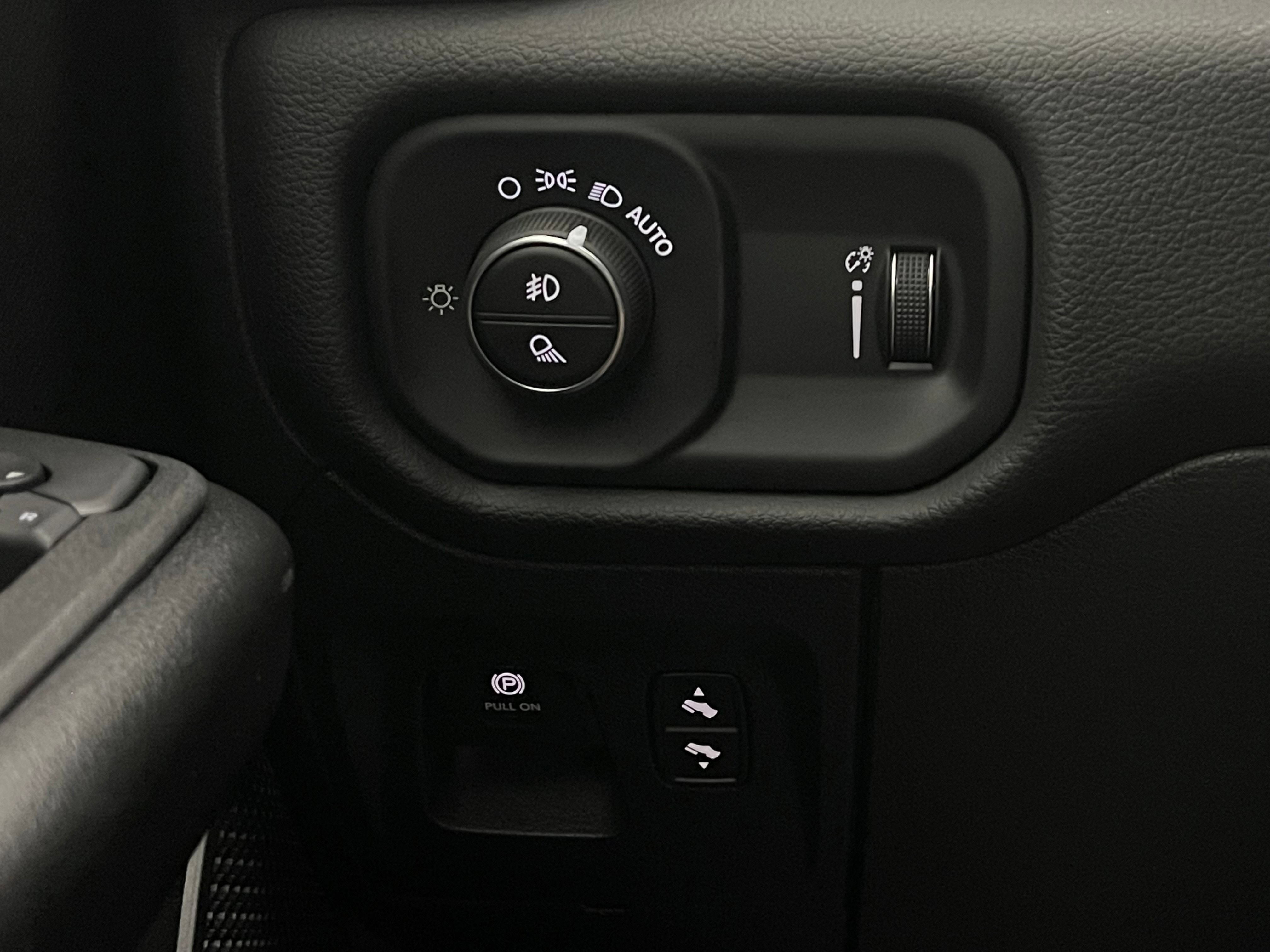 Used 2025 RAM 1500 Big Horn AWD/4WD image 21