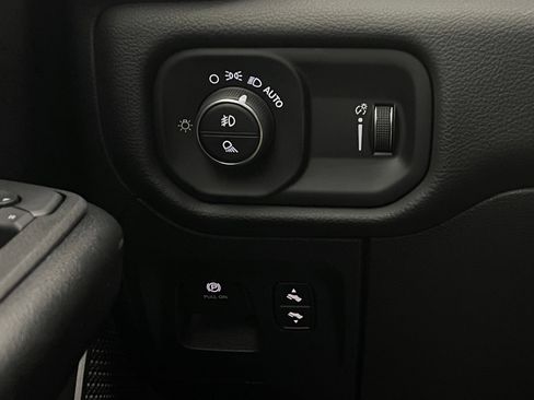 Used 2025 RAM 1500 Big Horn AWD/4WD image 21