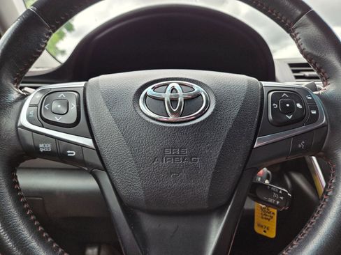 Used 2016 Toyota Camry SE image 17