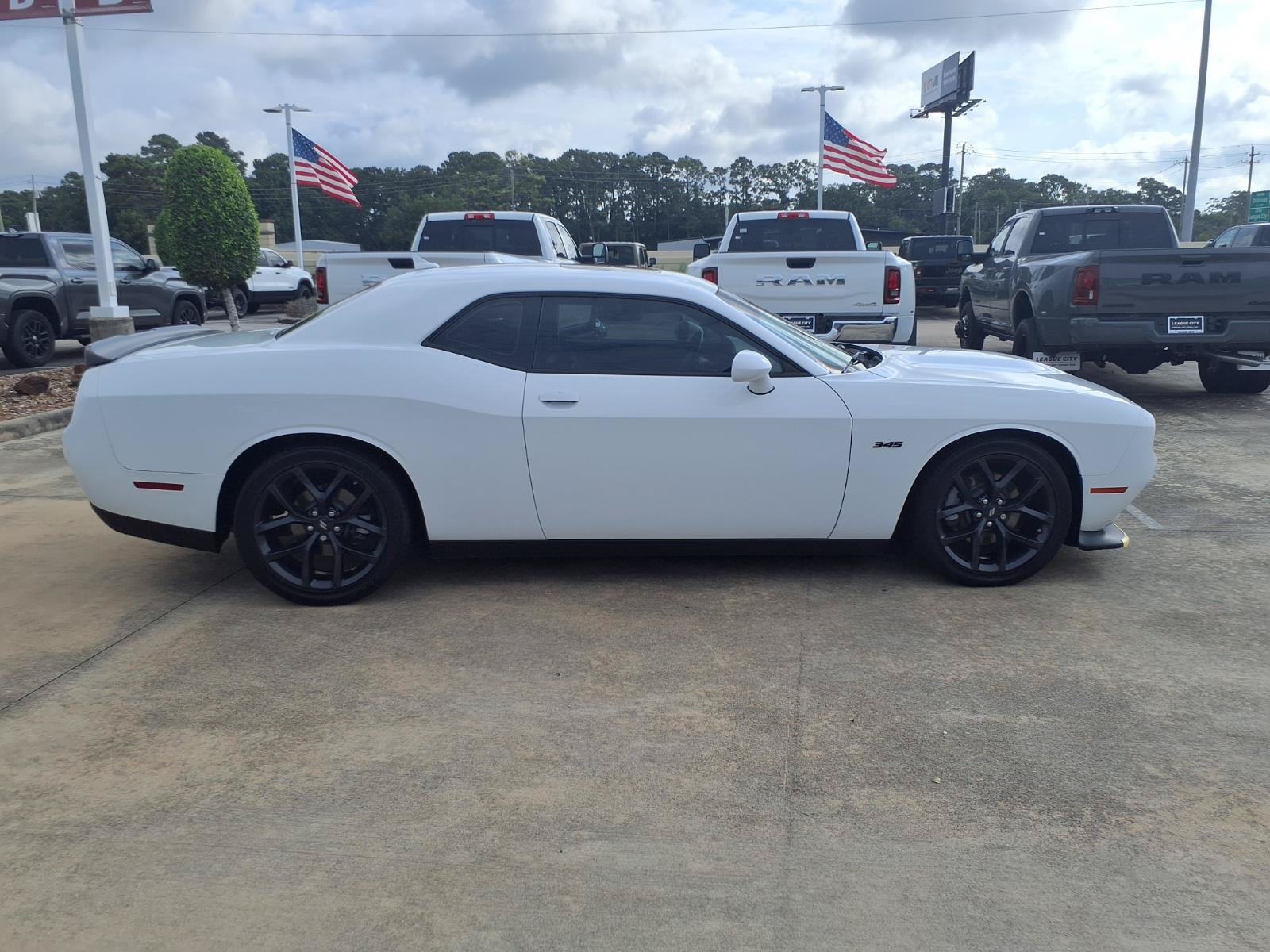 Used 2023 Dodge Challenger R/T w/ Plus Package RWD image 10