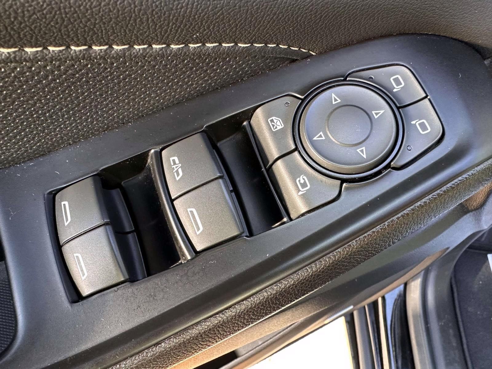 Used 2023 Chevrolet Traverse Premier w/ Redline Edition AWD/4WD image 7