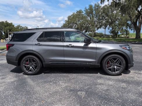 Certified 2026 Ford Explorer ST-Line w/ ST-Line Street Pack RWD image 4