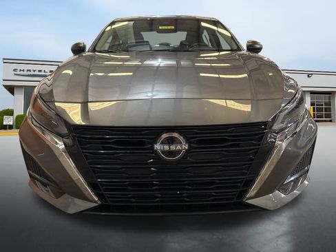 Used 2025 Nissan Altima 2.5 SV image 8