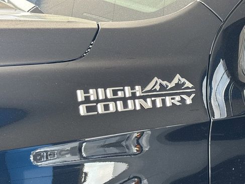 New 2026 Chevrolet Suburban High Country image 11