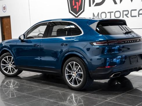 Used 2024 Porsche Cayenne AWD/4WD image 12
