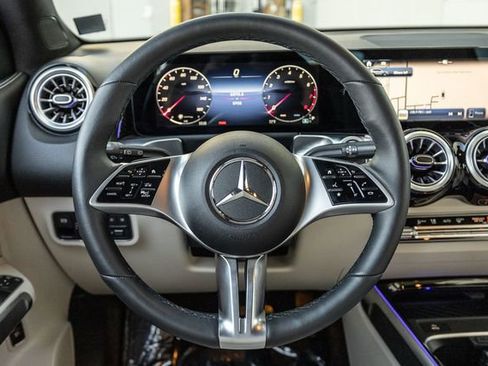 Used 2025 Mercedes-Benz GLB 250 image 8