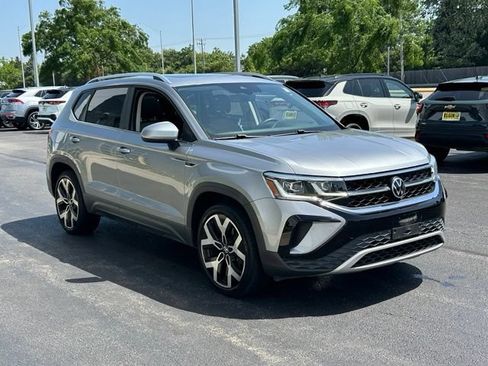 Used 2022 Volkswagen Taos SEL AWD/4WD image 3
