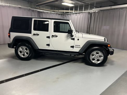 Used 2015 Jeep Wrangler Unlimited Sport w/ Quick Order Package 24S AWD/4WD image 8