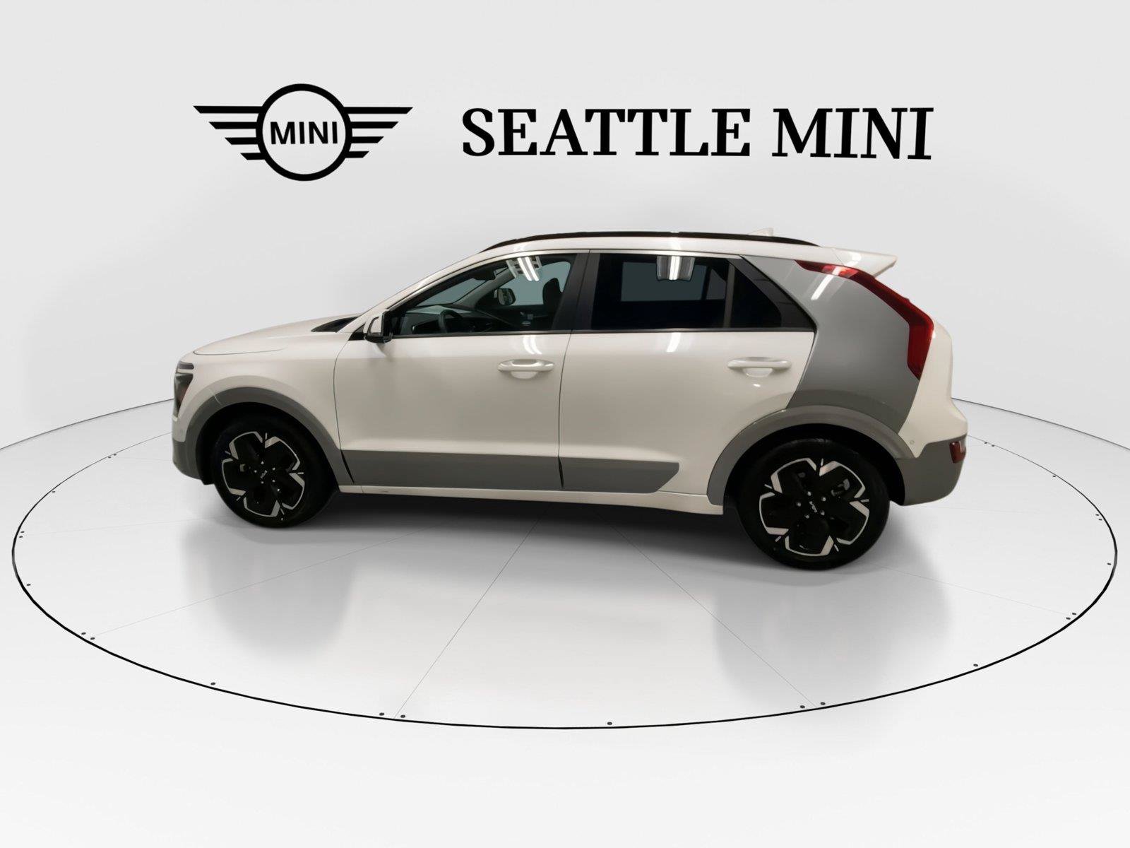 Used 2023 Kia Niro Wave w/ Wave Preserve Package FWD image 7