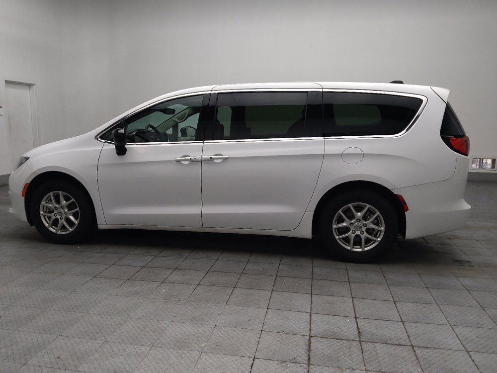 Used 2024 Chrysler Voyager LX FWD image 3
